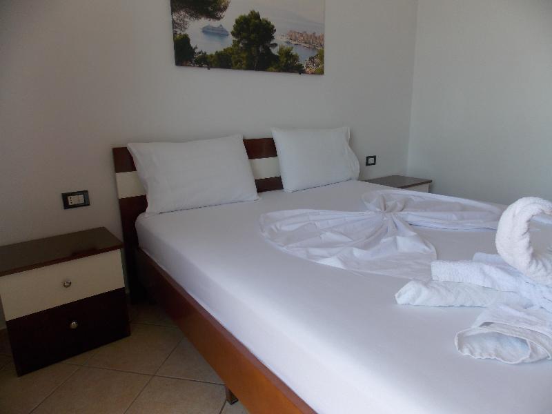 Hotel Real Sarandë Eksteriør billede