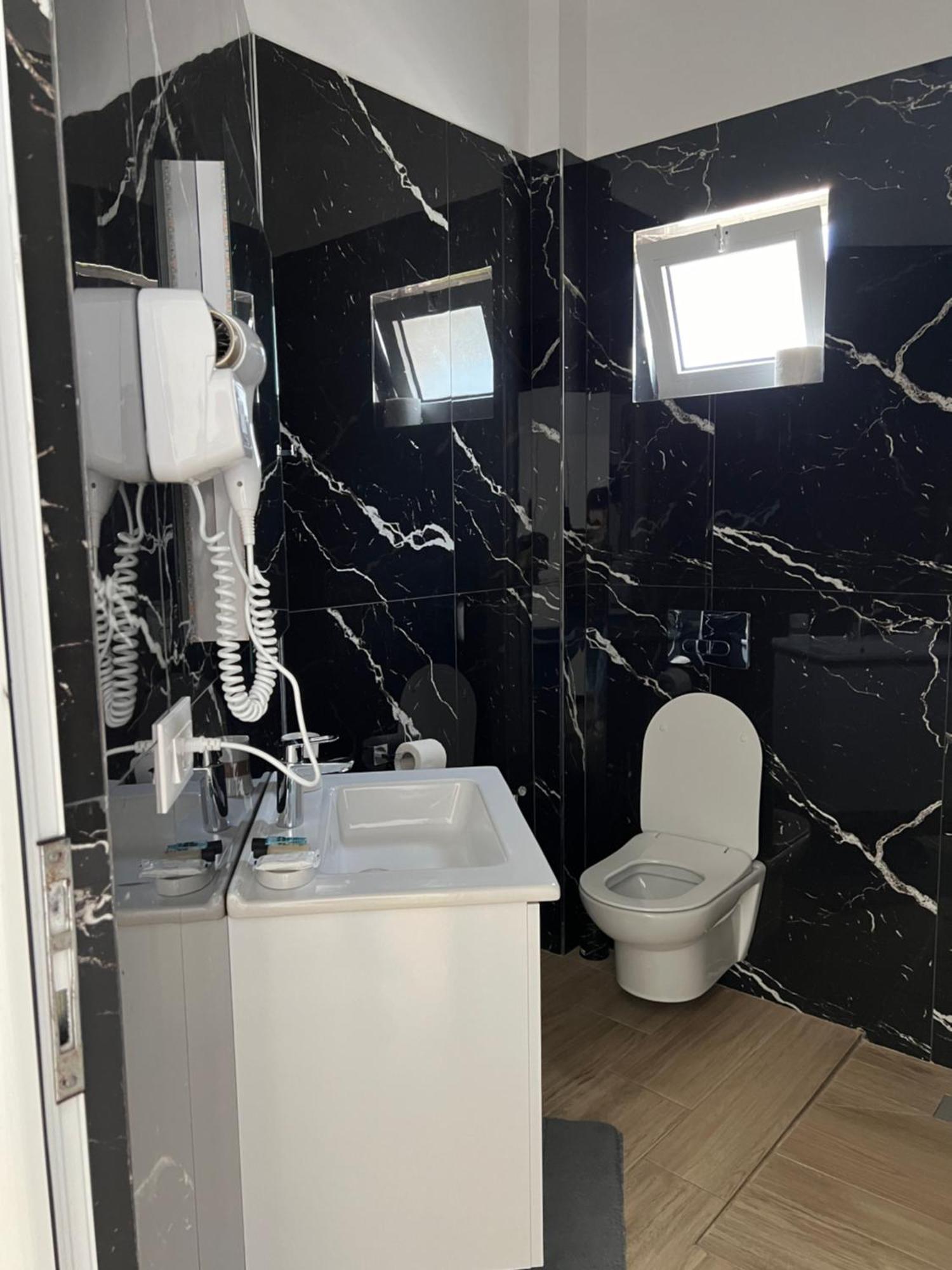 Hotel Real Sarandë Eksteriør billede